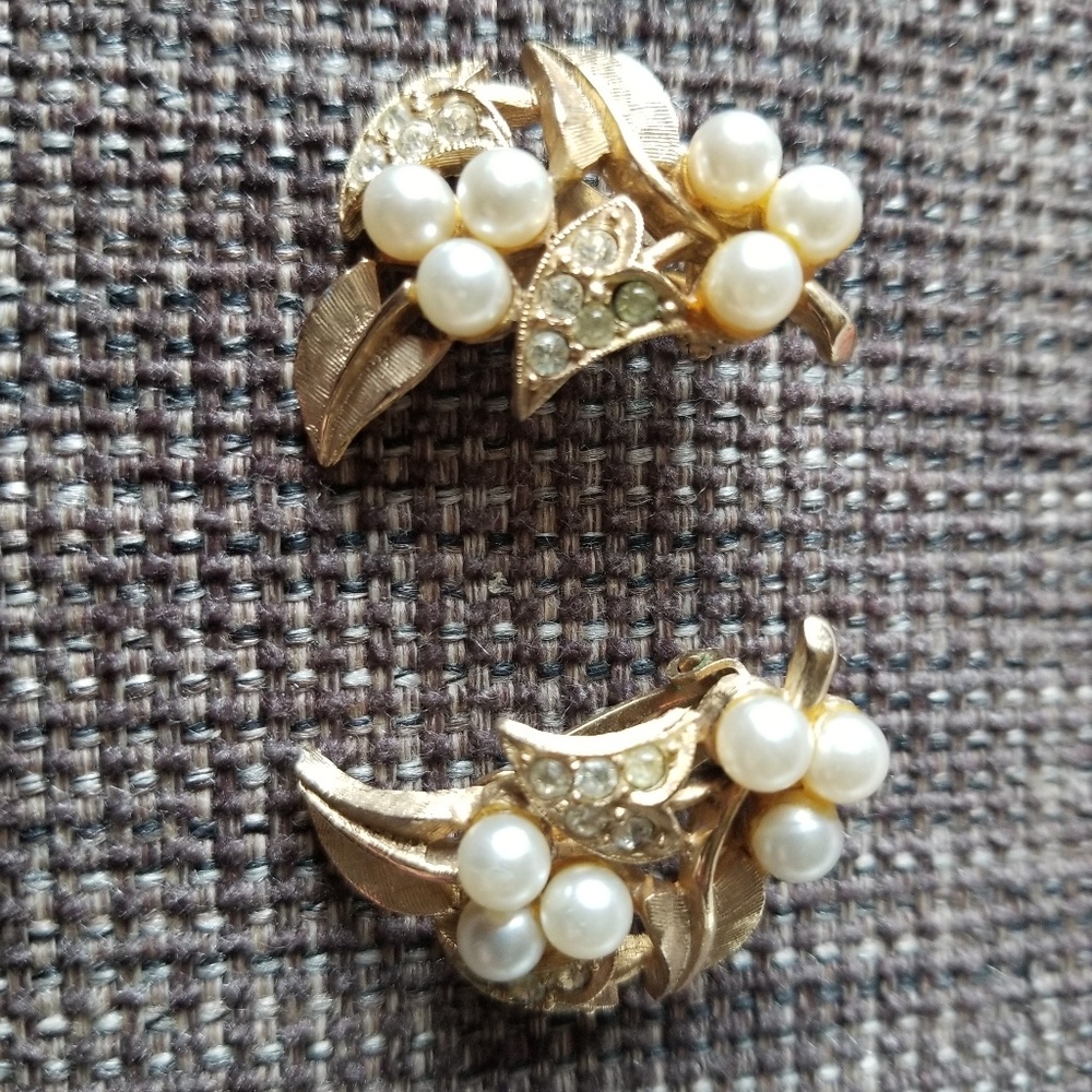 VINTAGE clip on gold earrings